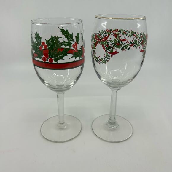 Libbey Christmas Stemware Glasses 2 Festive Vintage Holly and Berry Wine Glasses - Picture 2 of 5